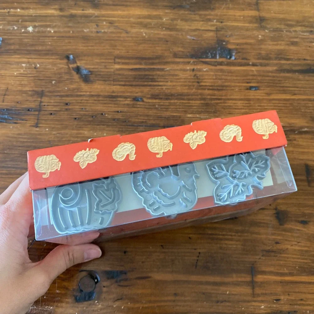 Williams-Sonoma Heirloom Autumn Piecrust Cutters Set of 3 Pumpkin Turkey Leaf